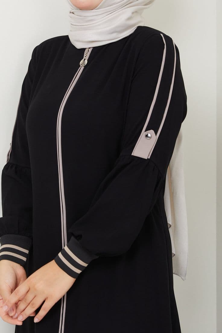 Black Abaya B-01 detail view 4 - Shukran Abaya